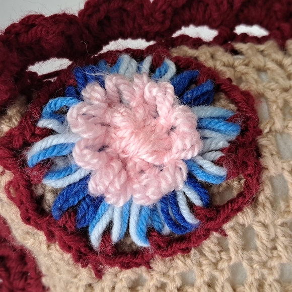 - Vintage crocheted 16 x 15 floral accent pillow - Picture 4 of 8